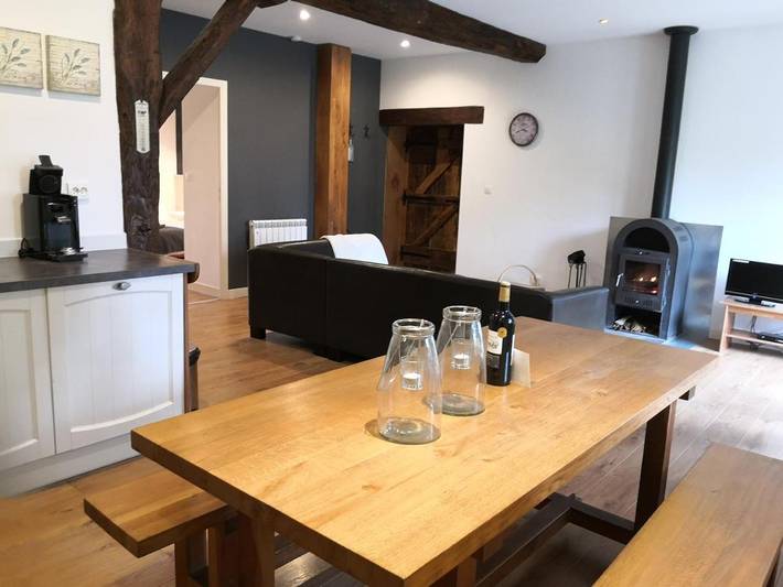 Gîte pour 5 personnes, avec Terrasse et Jacuzzi ainsi que Jardin et Piscine à Évaux-les-Bains