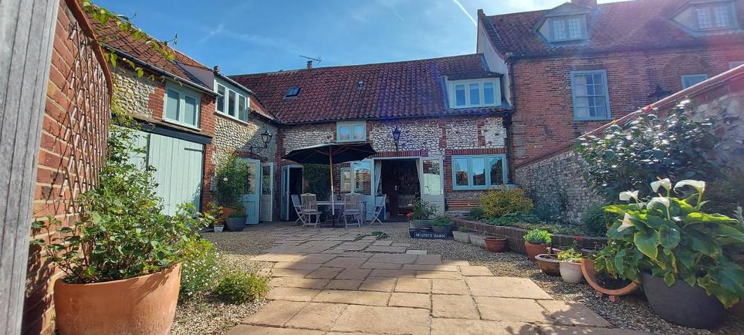 Holiday letting for 2 people, with view and terrace as well as garden in Burnham Market