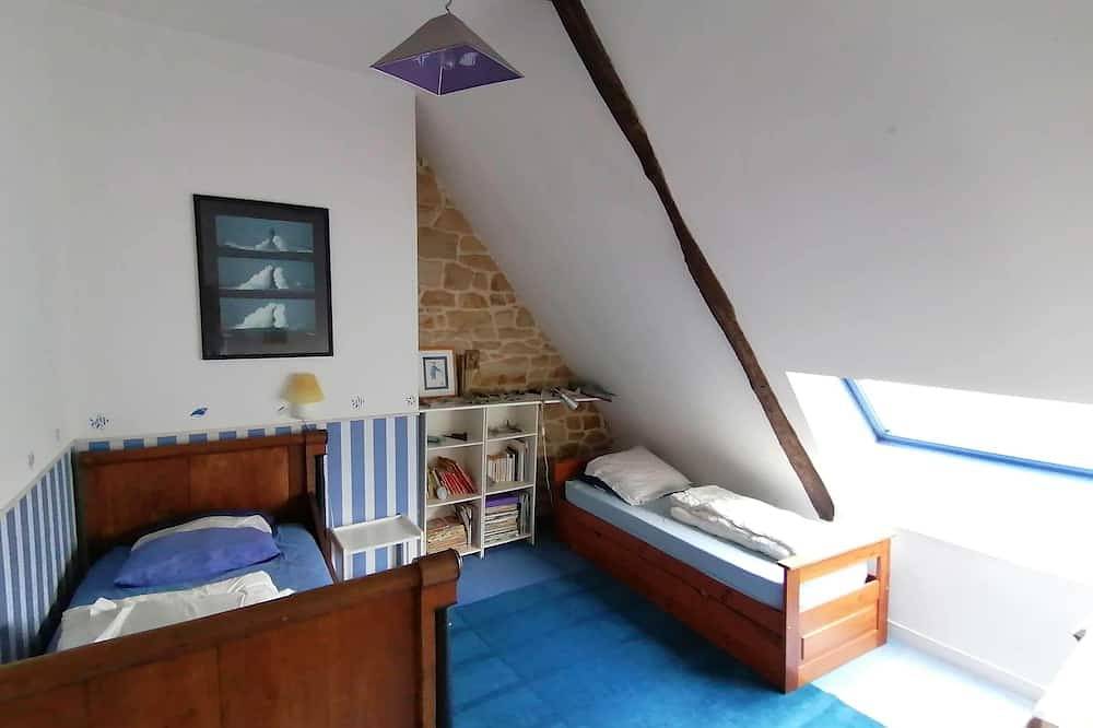 Propriété Familiale de Caractère, Dans un Manoir Breton in Theix, Côte des Mégalithes