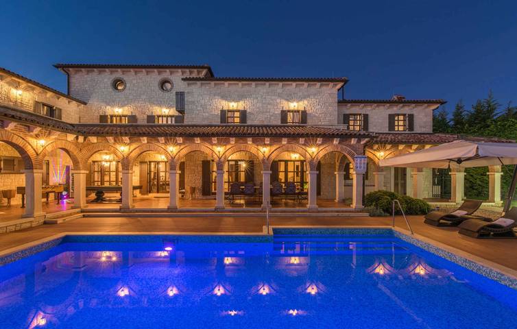 Villa pour 10 personnes, avec Balcon ainsi que Jardin et Sauna à Barat