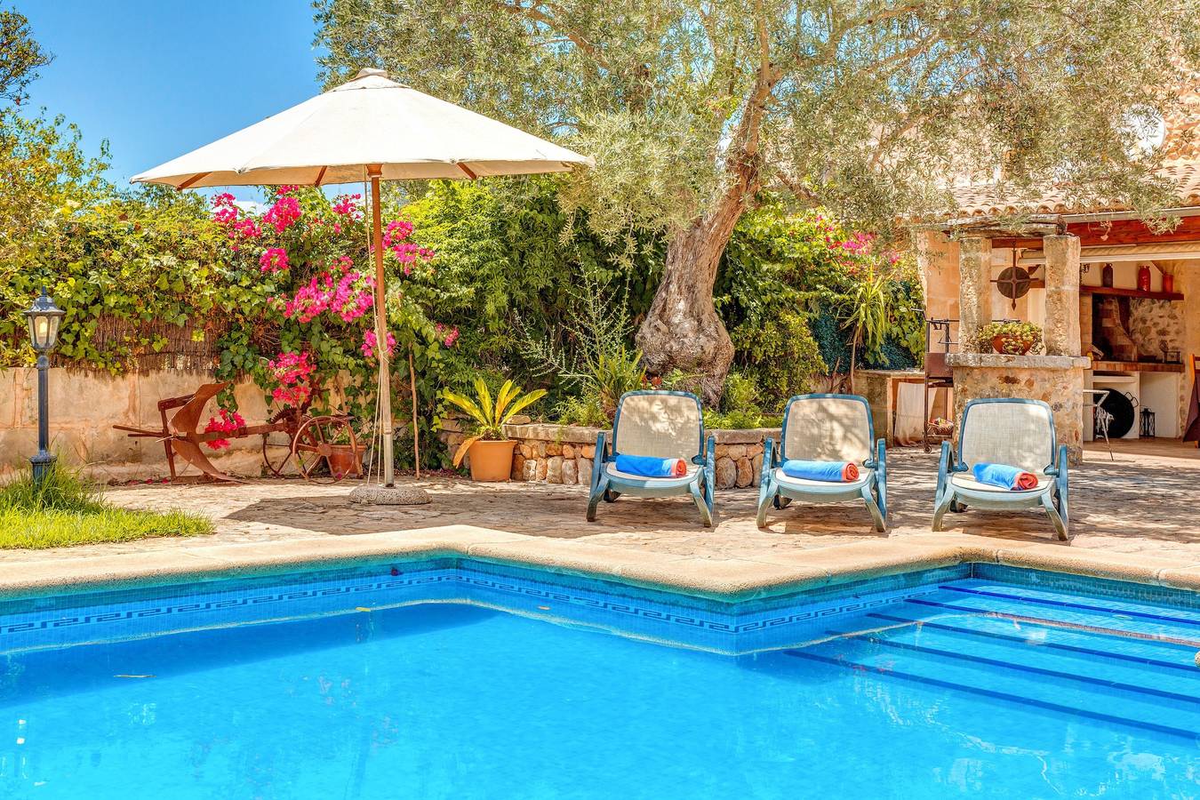 Traumhafte Finca mit Pool, Garten, Terrassen, Balkon und Wlan; Parkplätze vorhanden, Haustiere erlaubt in Búger, Mallorca Inselmitte
