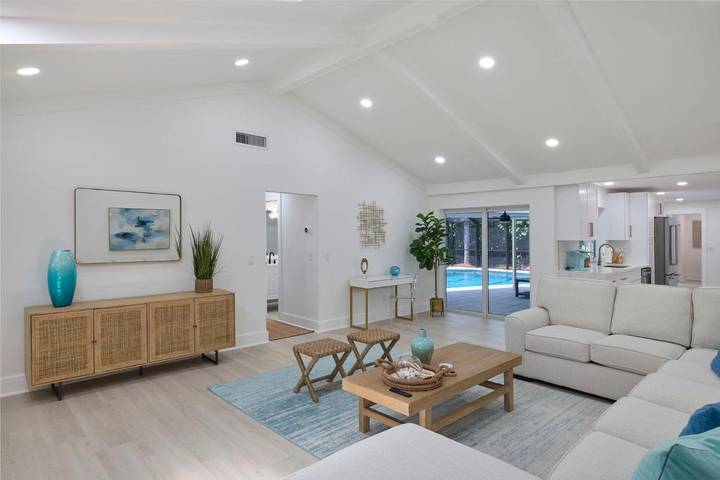 Ferienhaus für 10 Personen, mit Pool und Seeblick sowie Garten, mit Haustier - 1