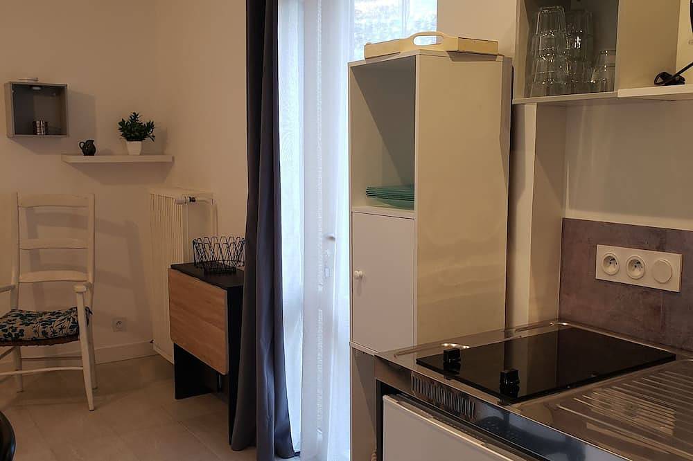 Room with independent access and kitchenette in Chambéry, Chambéry region