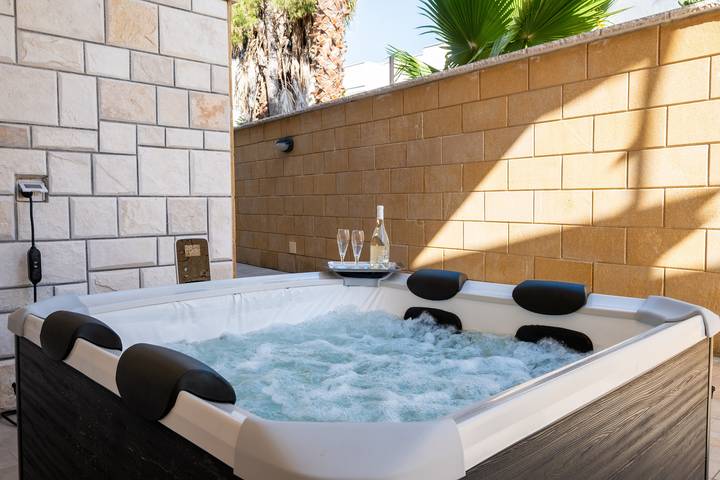 Maison de vacances pour 14 personnes, avec Balcon ainsi que Jacuzzi et Jardin à Gallipoli