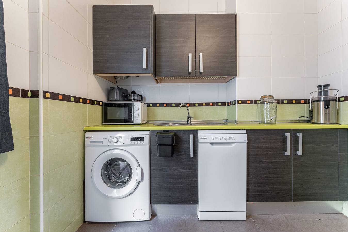 Entire apartment, Casa Tina, Apartment in La Nogalera, Torremolinos. Air Conditioning. Wi-Fi. in Playa El Bajondillo, Torremolinos
