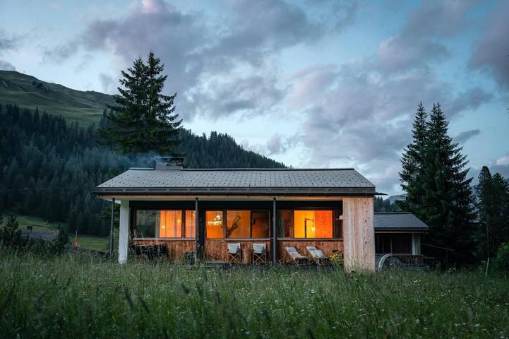 Vacation rental for 6 people, with Terrace and Yard as well as View in Davos