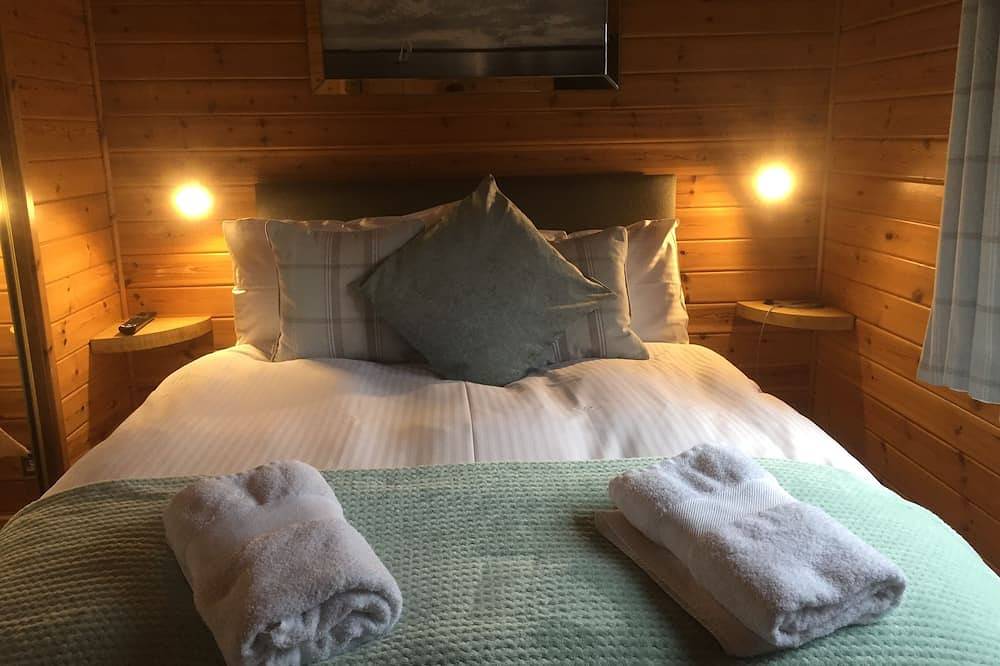 Lomond Lodge 20, Luxury Log cabin on the banks of Loch Lomond in Loch Lomond, Stirling region