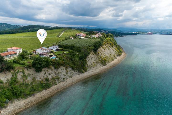 Gîte pour 6 personnes, avec vue sur l’océan ainsi que piscine et balcon à Koper