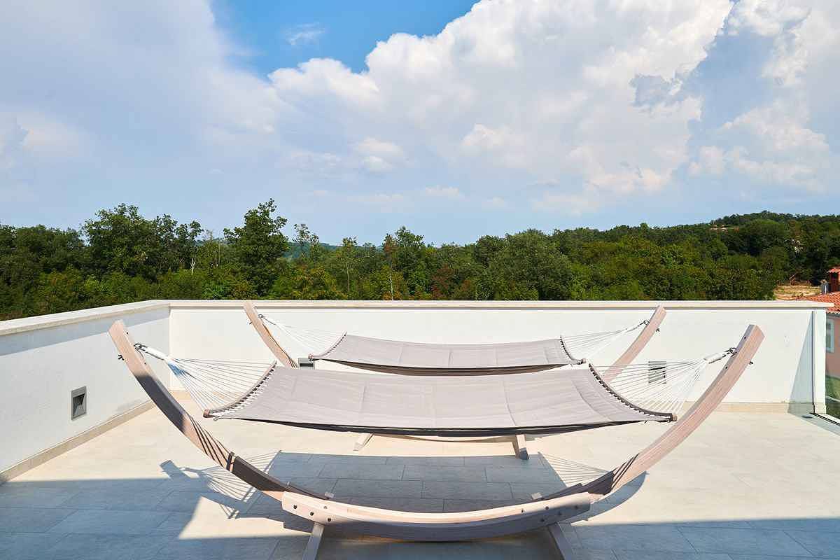 Villa mit Pool und Sonnenschirm in Kaštel (Plovanija), Buje