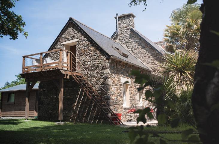 Cottage pour 4 personnes, avec jardin à Pléguien