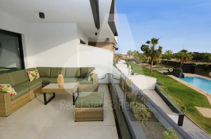 Apartamento de vacaciones para 6 personas, con piscina y balcón además de jardín y jacuzzi - 1
