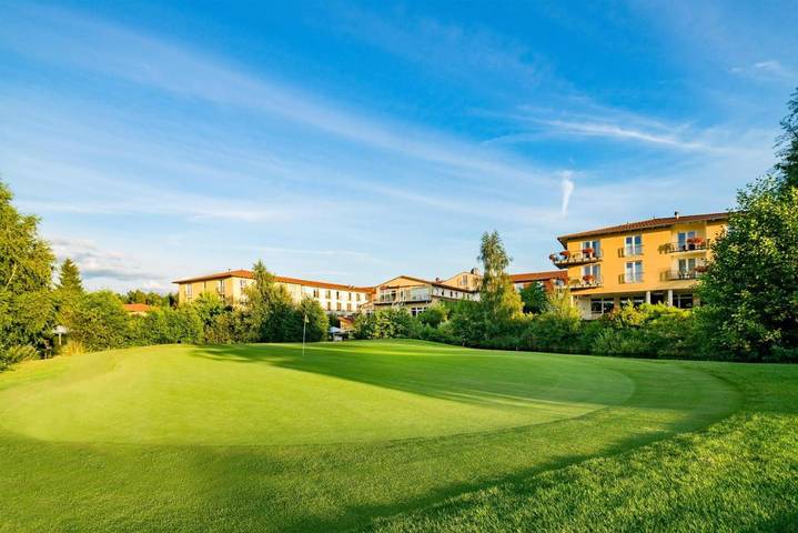 Hotel für 2 Personen, mit Terrasse und Whirlpool sowie Garten und Pool in Adendorf