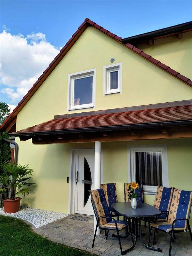 Ferienwohnung für 4 Personen, mit Terrasse und Garten sowie Ausblick in Georgensgmünd