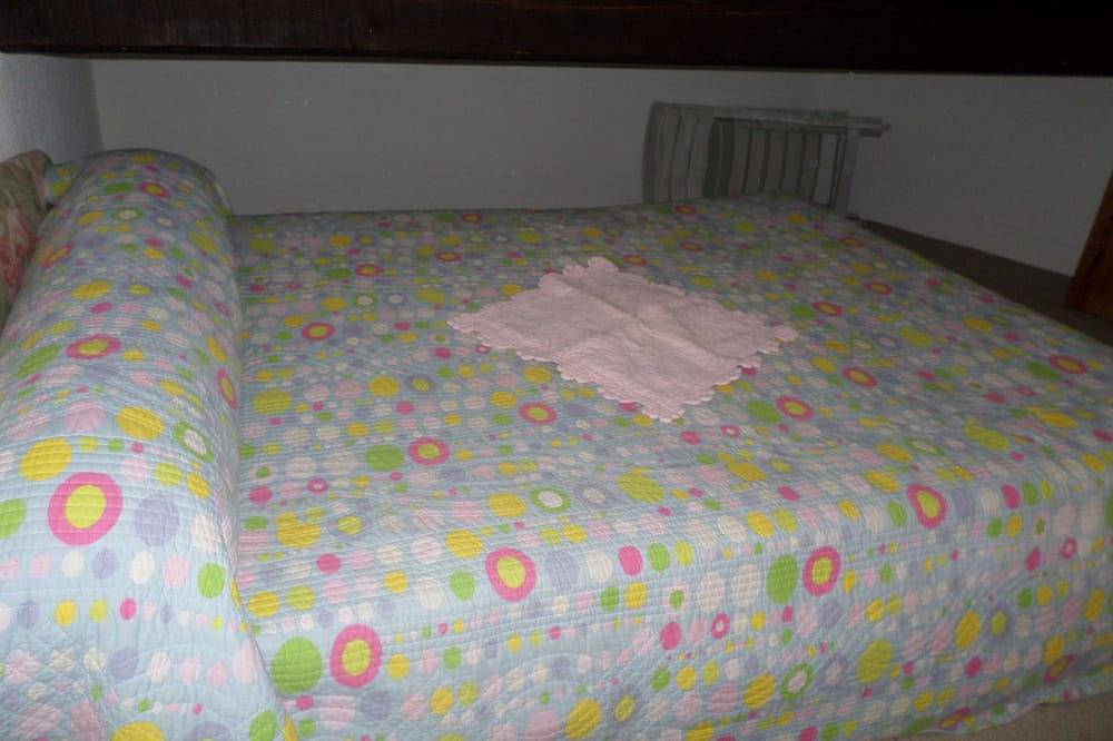 Entire apartment, Comfortable apartment in a quiet, secure residence with trees in Saintes-Maries-de-la-Mer, Arles region