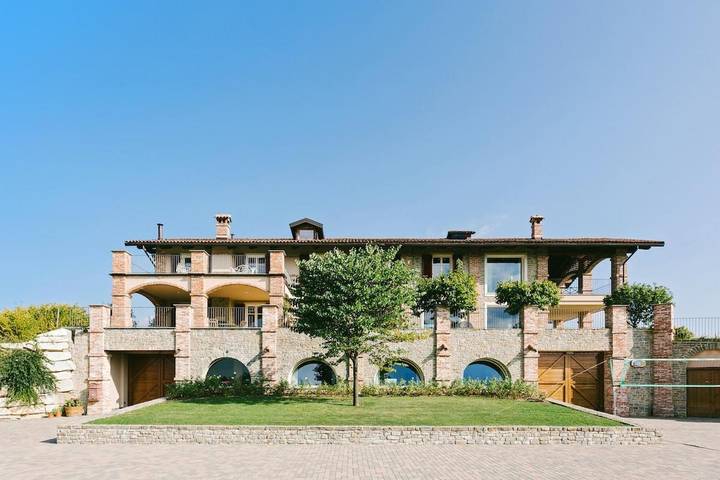 Villa per 12 persone, con Balcone e Terrazza nonché Piscina e Panorama a Monforte d'Alba