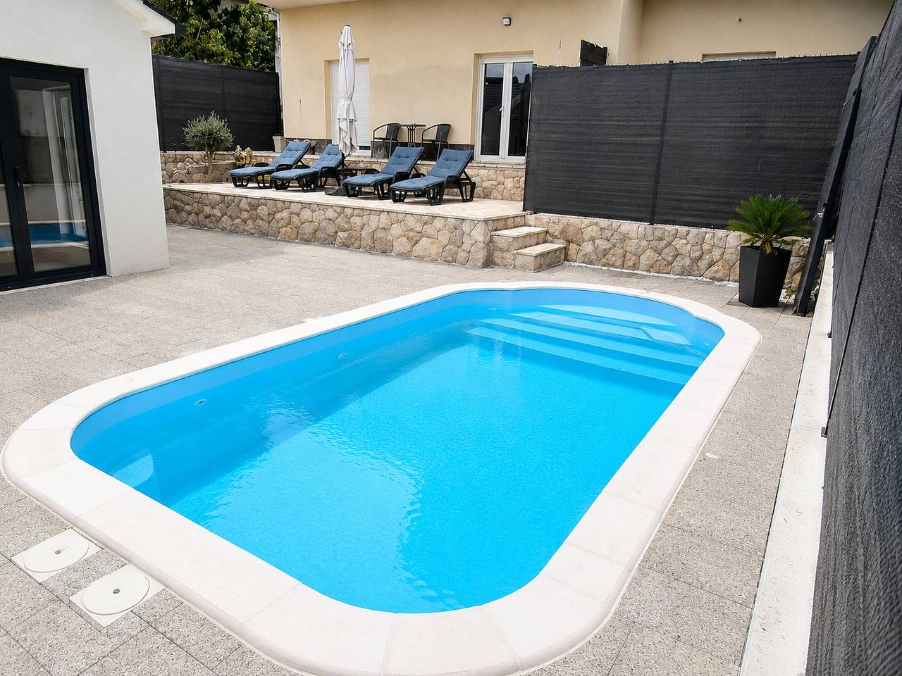 Ganze Ferienwohnung, Shadesofblue M & M, Private Pool Apartment in Imotski, Makarska Riviera