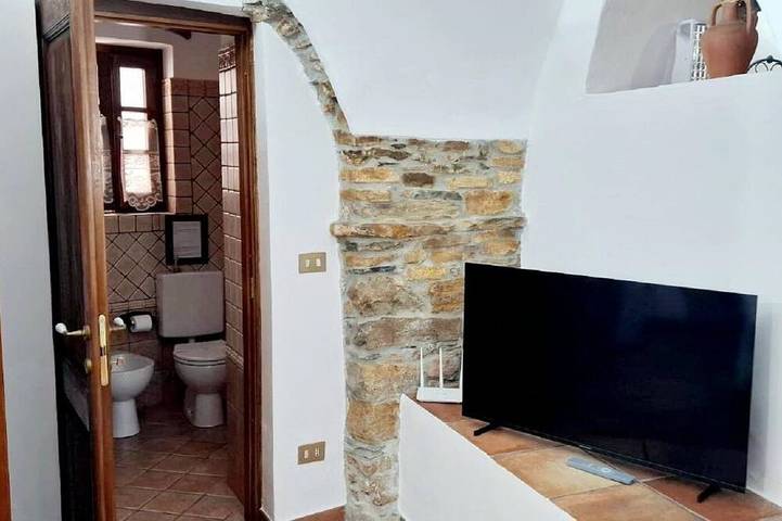 Appartamento intero, ''Sapore Di Liguria''  in Borgo Antico vicino al mare in Terzorio, Riviera di Ponente
