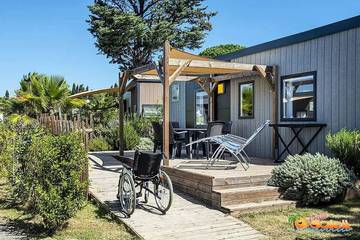 Gîte pour 4 personnes, avec terrasse et piscine dans Plages des Cabanes de Fleury