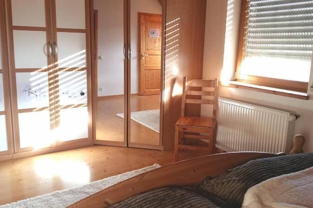 Ganze Wohnung, Gemütliche Ferienwohnung (92qm) mit Kaminofen und Balkon in Bürgstadt, Fränkisches Weinland