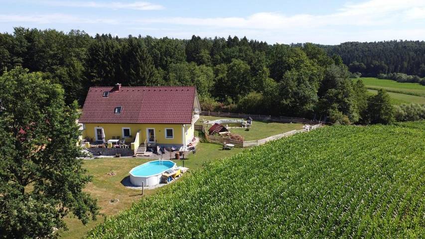 Ferienwohnung für 7 Personen, mit Pool und Ausblick sowie Sauna und Garten, mit Haustier in Groß Sankt Florian
