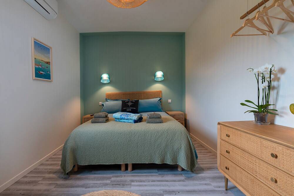 Habitación 'Houat' con terraza compartida, Wi-Fi y aire acondicionado in Ploeren, Côte des Mégalithes