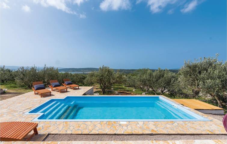 Ferienhaus für 4 Personen, mit Terrasse und Pool in Sibenik