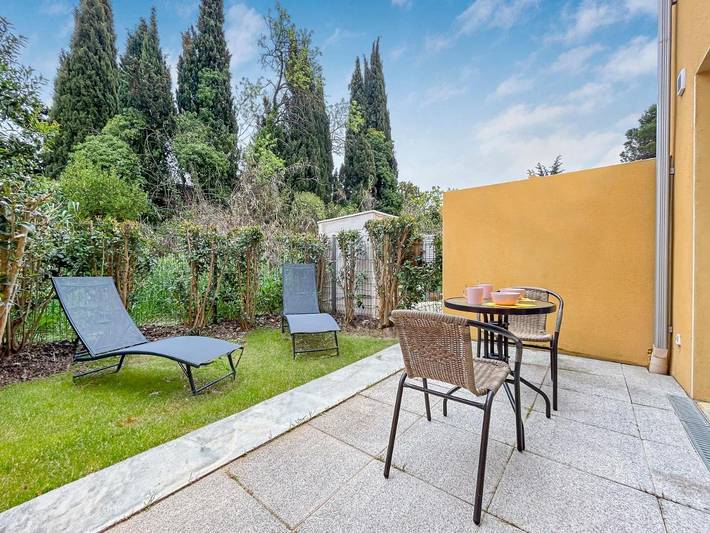 Gîte pour 2 personnes, avec jardin à Lunel