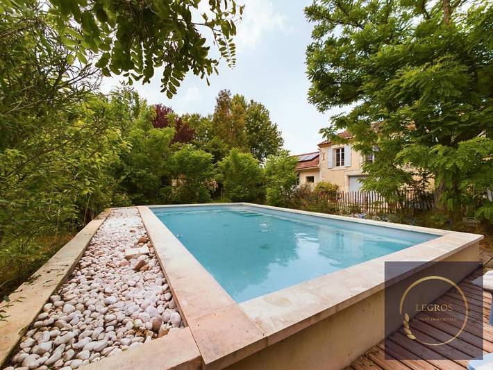 Maison de vacances pour 3 personnes, avec terrasse et vue ainsi que jardin et piscine