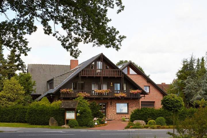 Hotel für 4 Personen, mit Balkon und Terrasse sowie Garten und Ausblick in Löningen