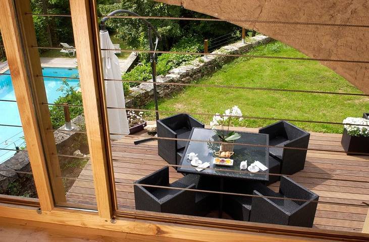 Location de vacances pour 12 personnes, avec Balcon et Terrasse ainsi que Jardin et Piscine à Camboulit