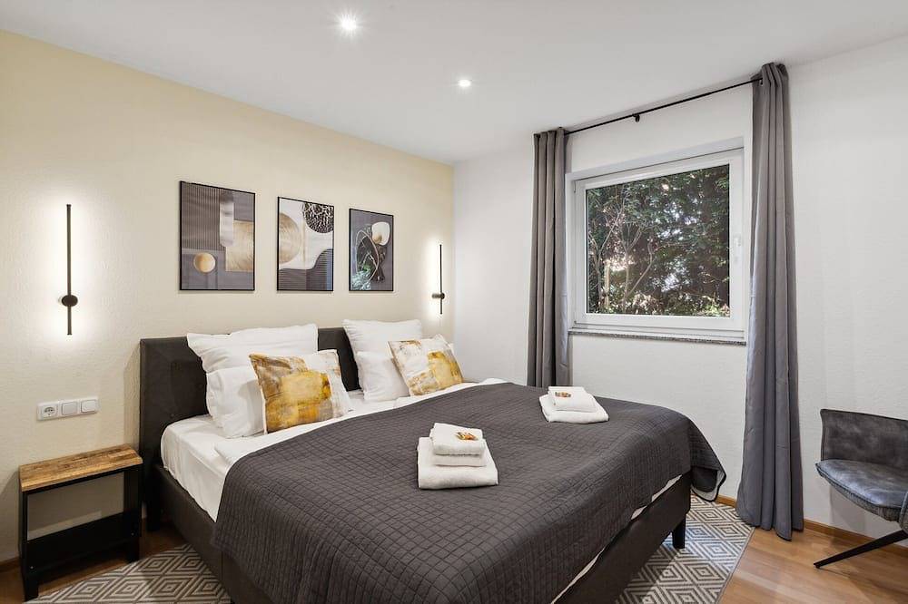 Geheel appartement, Charysma: Aurum Suite | modern & elegant design | parking lot | terrace in Hameln, Weserbergland