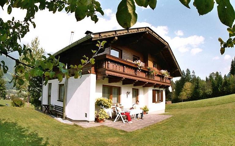 Ferienwohnung für 4 Personen, mit Terrasse und Garten sowie Ausblick
