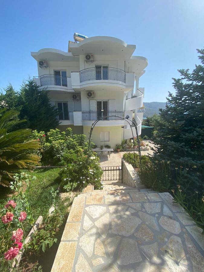 Ferienwohnung für 4 Personen, mit Ausblick und Garten sowie Balkon - 1