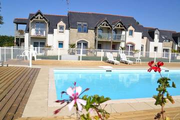 Gîte pour 4 personnes, avec piscine et jardin à Beauvoir