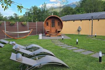 Gîte pour 6 personnes, avec jacuzzi et balcon ainsi que jardin et sauna à Suse
