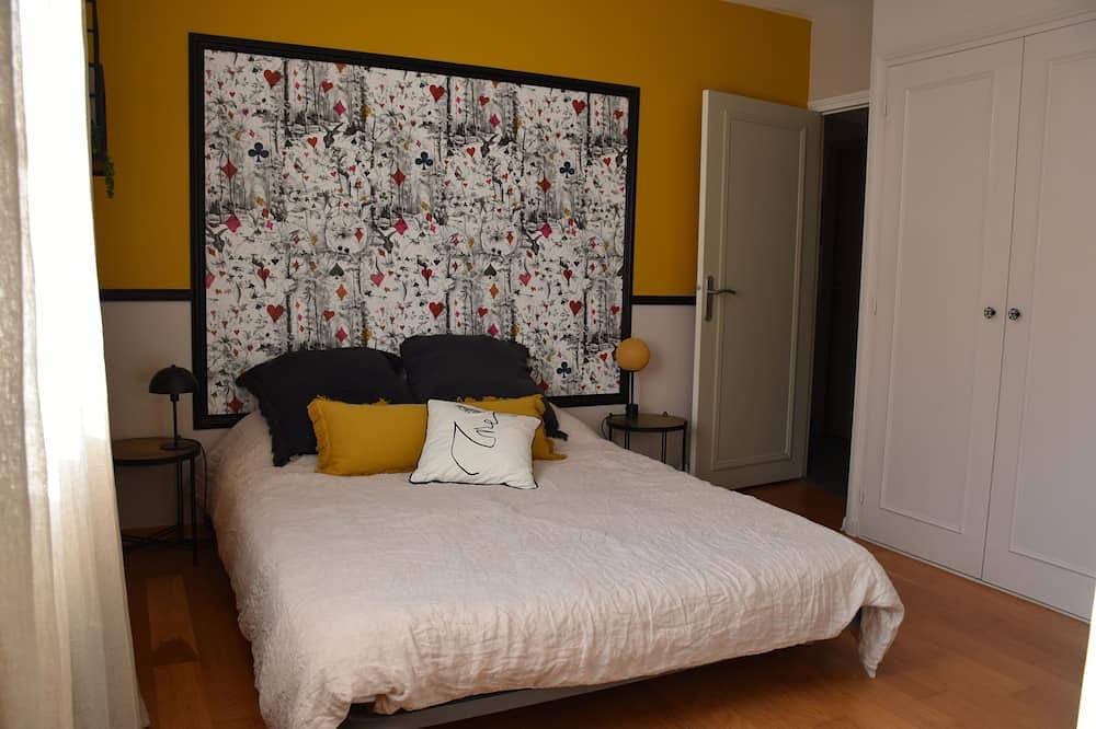 Contemporary villa between Avignon and St Rémy de Provence with private pool in Barbentane, Region de Arles
