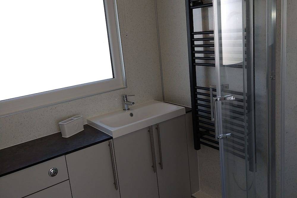 Fully refurbished chalet, sleeps 3, free parking nr Dartmouth in Dartmouth, Devon