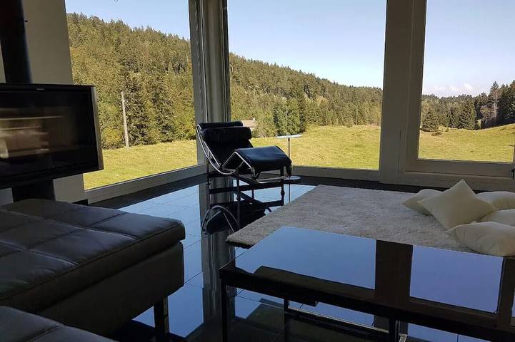 Location de vacances pour 9 personnes, avec balcon à Saint-Cergue