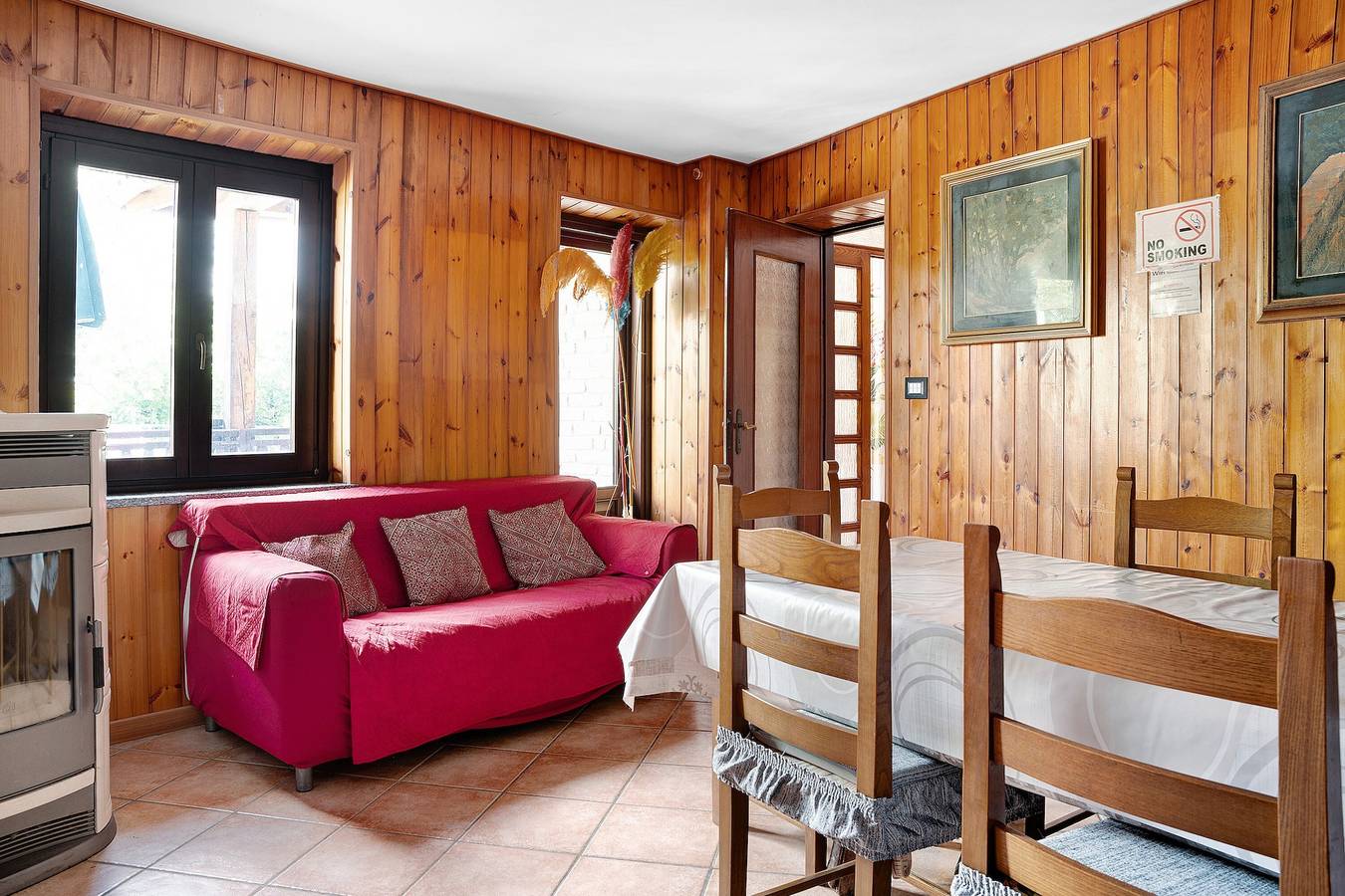 Casa Belvedere con terraza privada, jardín, aire acondicionado y Wi-Fi in Farigliano, Langhe
