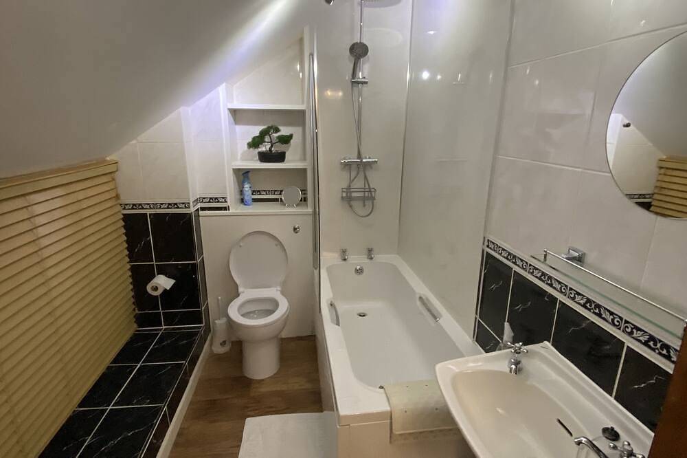 Beautiful cottage in the heart of Rhayader with riverside views ( pet friendly) in Rhayader, Powys