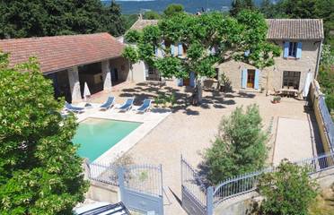 Location de vacances pour 10 personnes, avec jardin et terrasse à Sablet