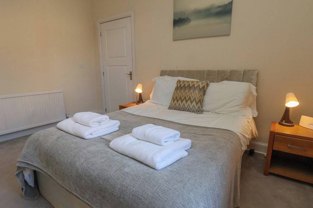 4 Normanby Terrace, pet friendly, character holiday cottage in Whitby in Whitby, North York Moors National Park