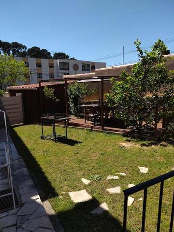 Gîte pour 4 personnes, avec vue ainsi que piscine et jardin à Toulon