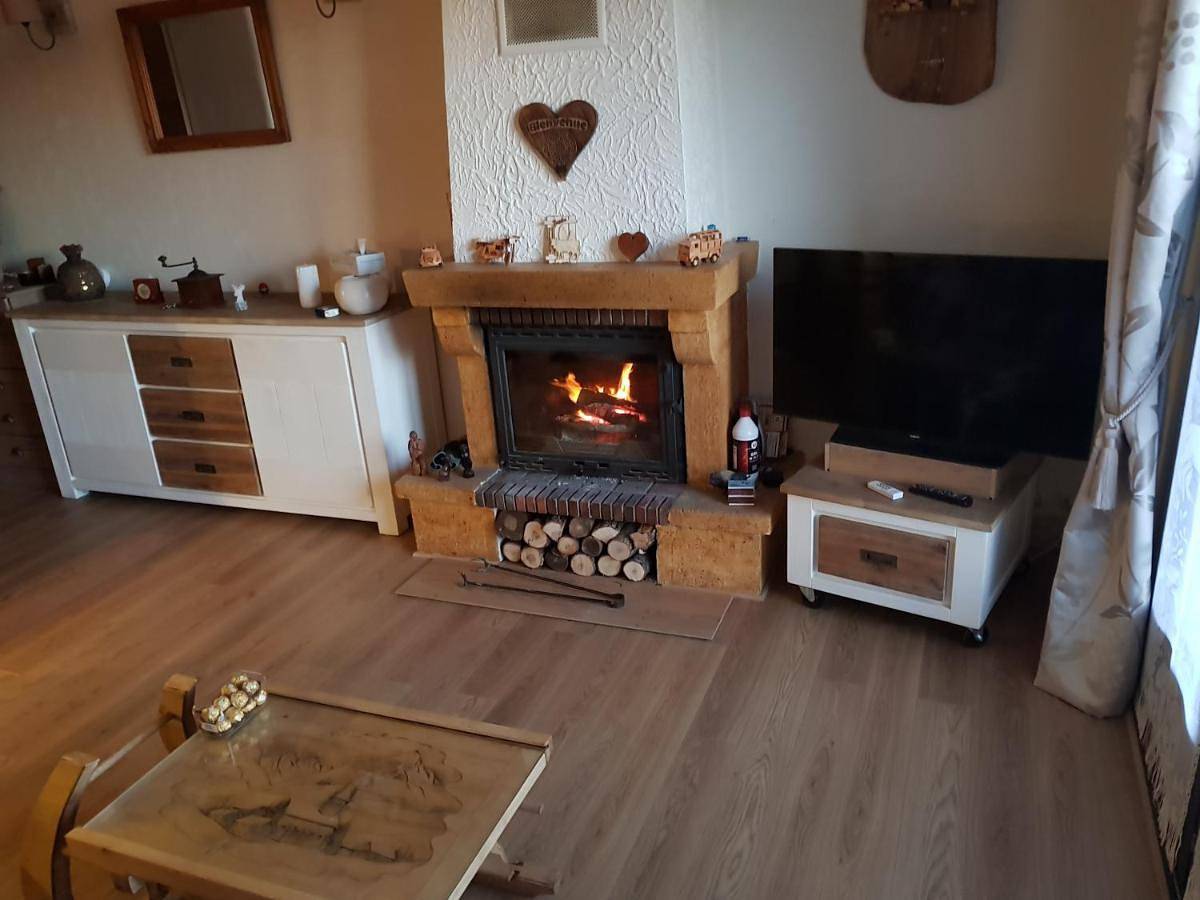 Appartement entier, Studio avec cheminée et jardin in Gréolières les Neiges, Gréolières