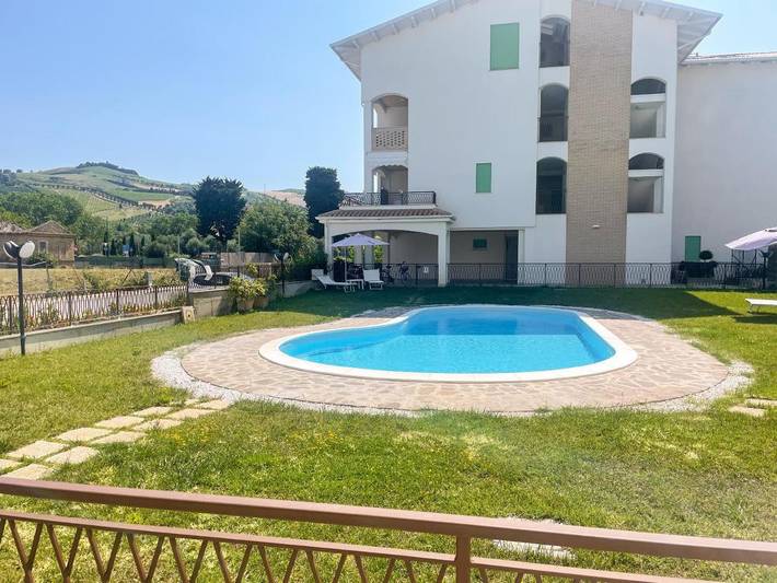Appartamento vacanze per 6 persone, con terrazza e piscina - 1