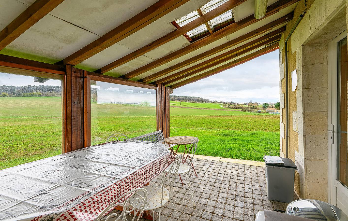 Appartement spacieux avec parking, WiFi près de Scorbé-Clairvaux in Scorbé-Clairvaux, Vienne (France)