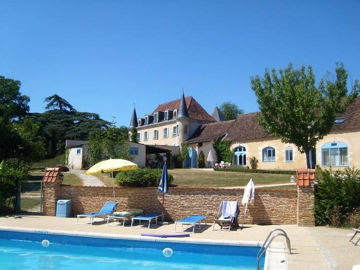 Gîte pour 8 personnes, avec piscine ainsi que vue et jardin à Queyssac
