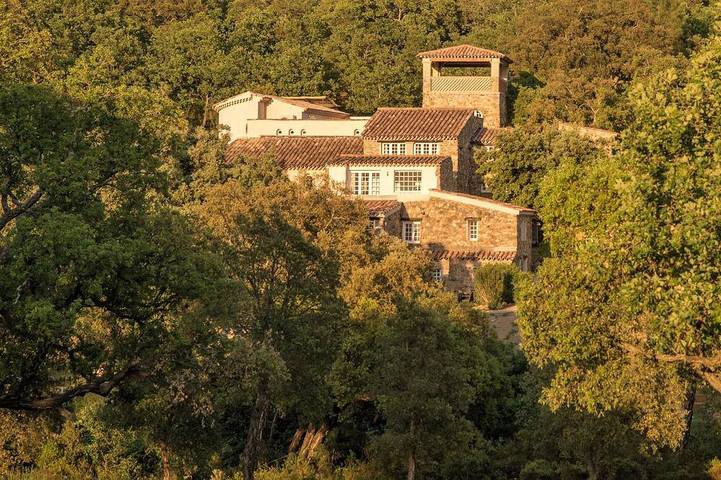 Maison de vacances pour 4 personnes, avec terrasse ainsi que jardin et piscine à Le Plan-de-la-Tour