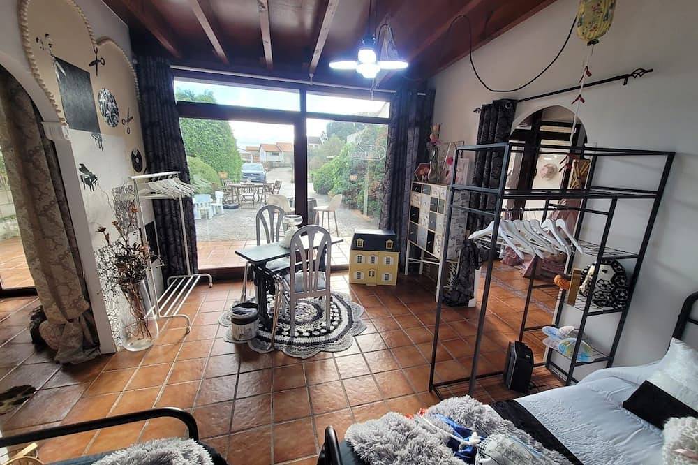 Apartamento entero, Apartamento con piscina y jardín en la costa Quebrada, cerca del mar. in Soto de la Marina, Santa Cruz de Bezana