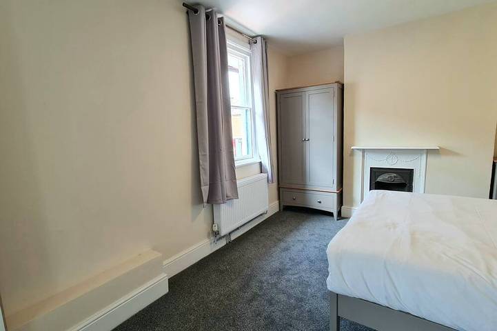 Entire apartment, Comfort studio apartment with private bathroom in Ashford, Ashford region